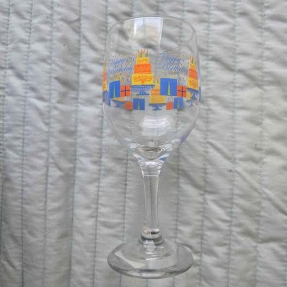 Happy birthday wine glass in gift box
